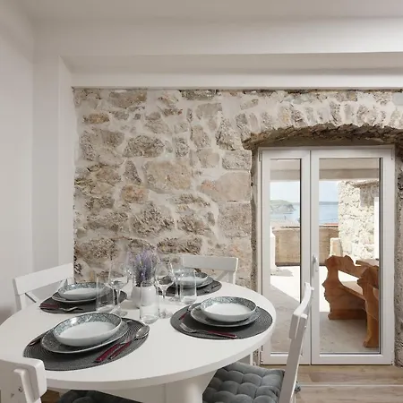 Stone House - Fumarea Apartman