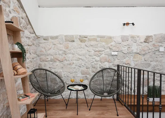 Stone House - Fumarea Rtina
