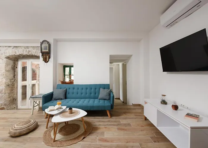 Stone House - Fumarea Rtina