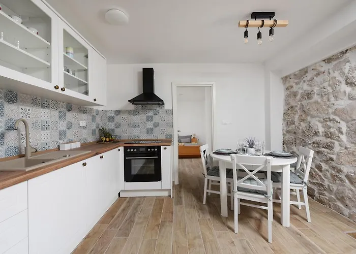 Apartment Stone House - Fumarea Rtina