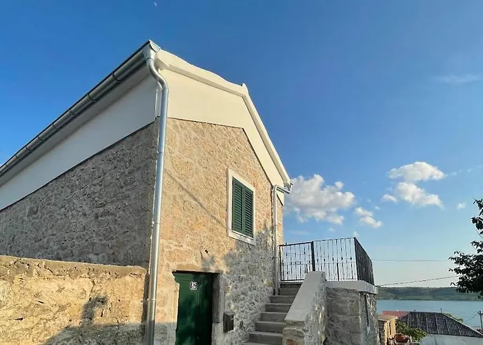 Stone House - Fumarea