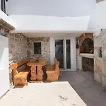 Stone House - Fumarea Rtina