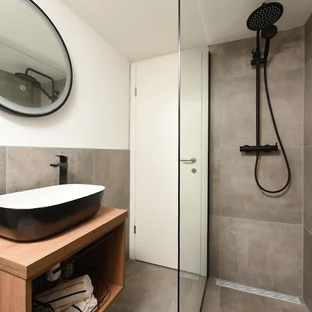 Apartment Stone House - Fumarea Rtina