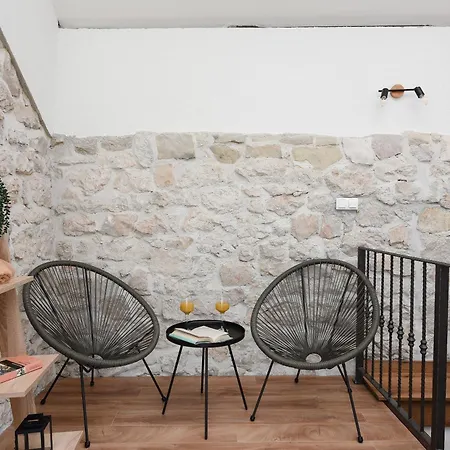 Stone House - Fumarea Rtina