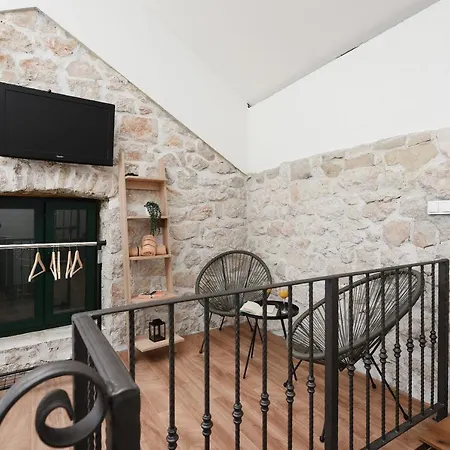 Apartment Stone House - Fumarea Rtina