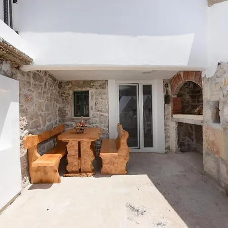 Stone House - Fumarea Rtina