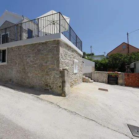 Apartment Stone House - Fumarea Rtina