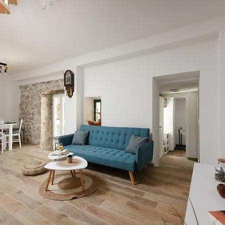 Apartment Stone House - Fumarea Rtina