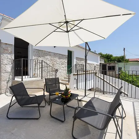 Stone House - Fumarea * Rtina