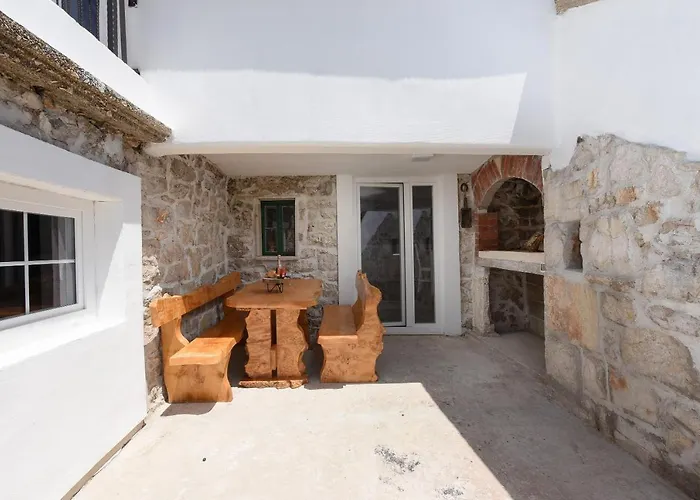 Stone House - Fumarea Rtina